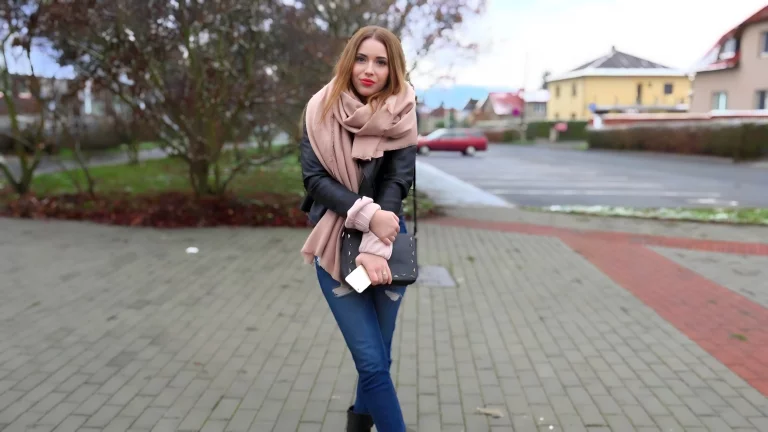 Sexy Sophie Luna Gets Her Pussy Pounded