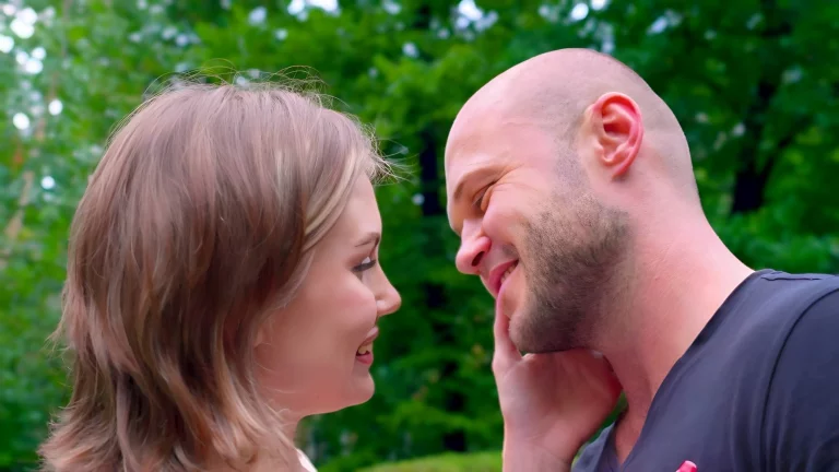 Cream Crazed Girls Enjoy A Hot Threesome