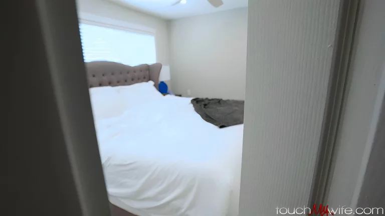 Honey Hide In The Bathroom And Watch